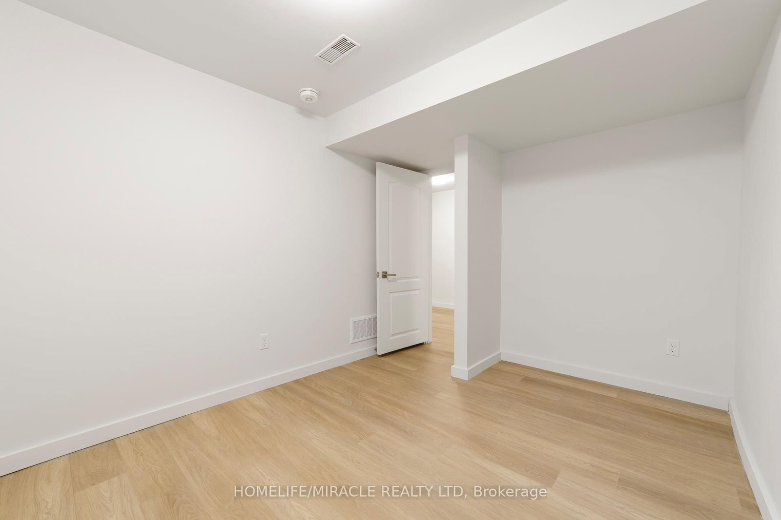 Semi-Detached House sold at 3309 Jolliffe Avenue, Mississauga, Ontario, L4T 1V6 - Malton - MLS: W12670100