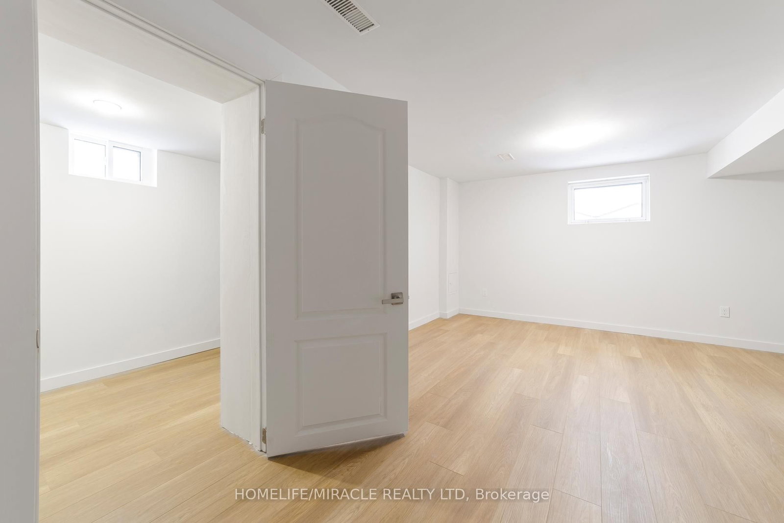 Semi-Detached House sold at 3309 Jolliffe Avenue, Mississauga, Ontario, L4T 1V6 - Malton - MLS: W12670100