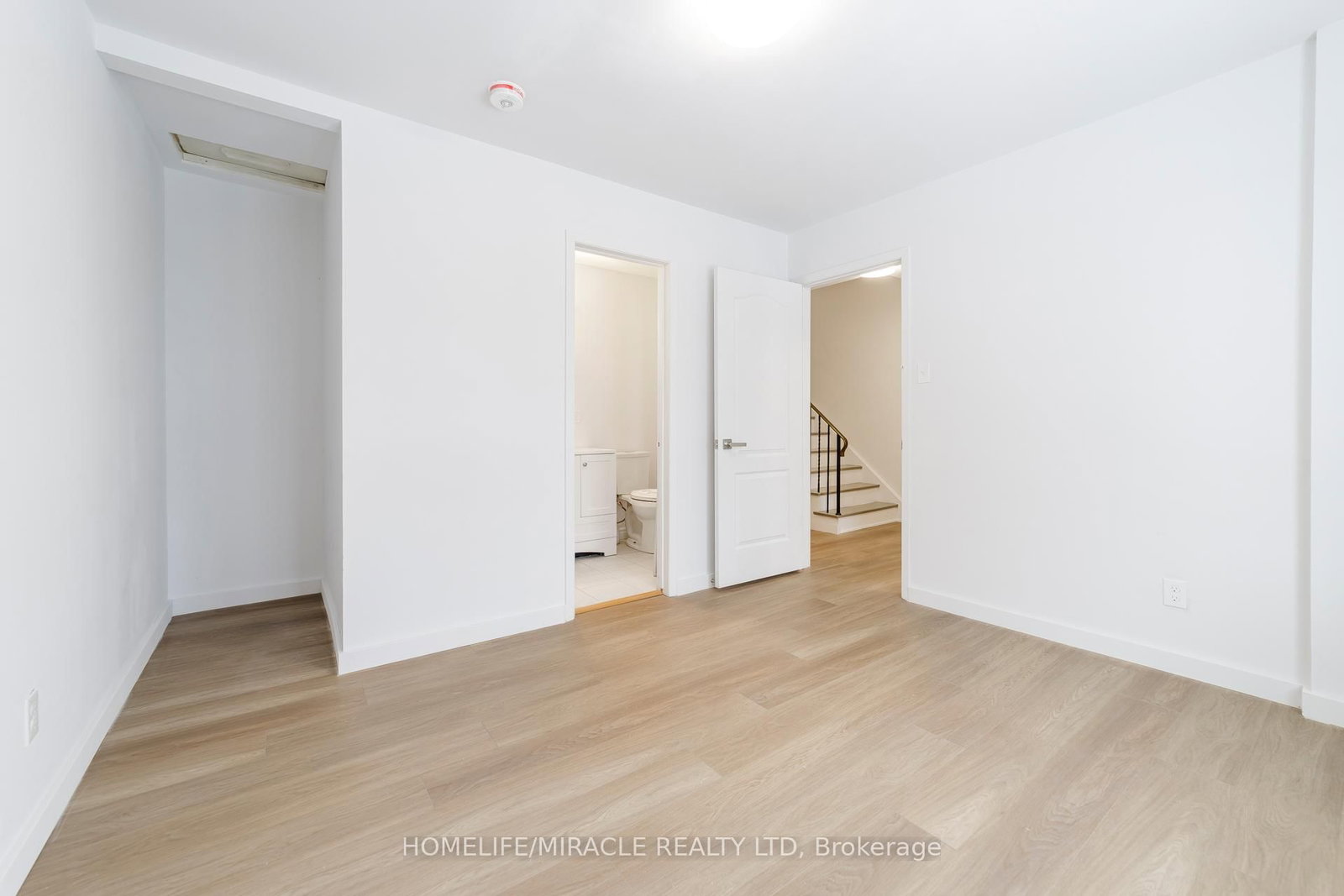 Semi-Detached House sold at 3309 Jolliffe Avenue, Mississauga, Ontario, L4T 1V6 - Malton - MLS: W12670100