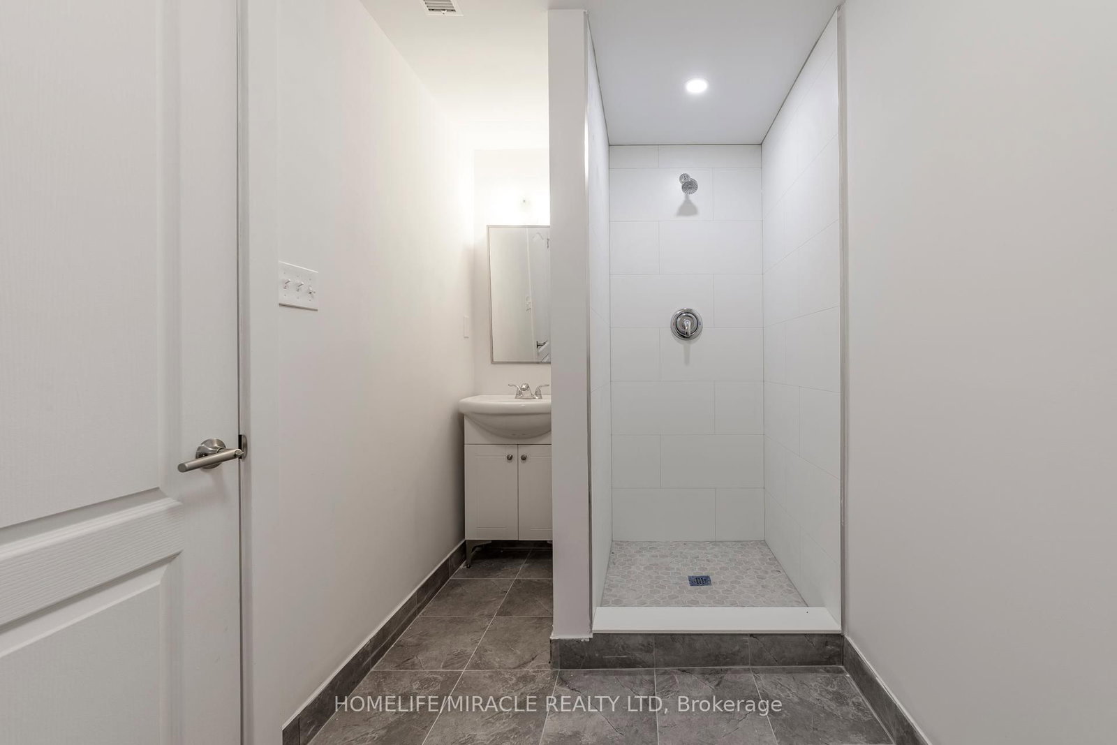 Semi-Detached House sold at 3309 Jolliffe Avenue, Mississauga, Ontario, L4T 1V6 - Malton - MLS: W12670100