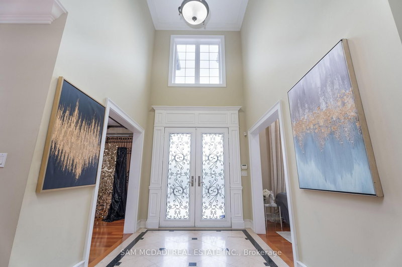 2489 Olinda Crt, Mississauga, L5C 4P5 | Image 3