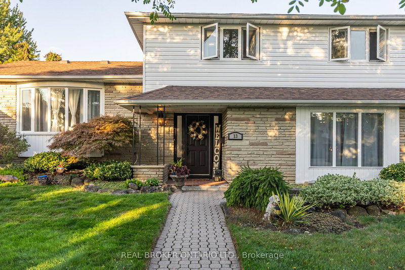 13 Pine Tree Cres, Brampton, L6W 1C7 | Image 2