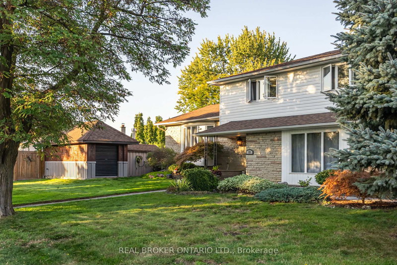 13 Pine Tree Cres, Brampton, L6W 1C7 | Image 3