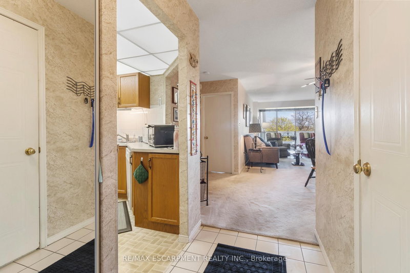 302 - 5070 Pinedale Ave, Burlington, L7L 5V6 | Image 3