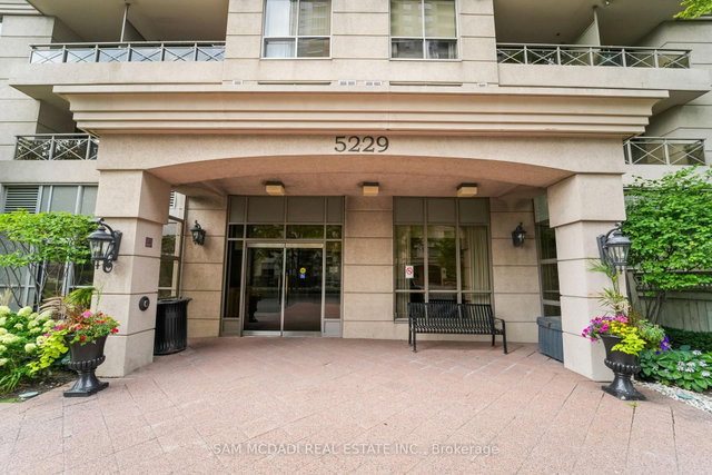 2002 - 5229 Dundas Street W