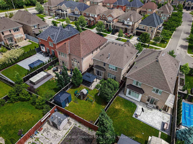 51 Legendary Circ, Brampton, L6Y 0S1 | Image 3