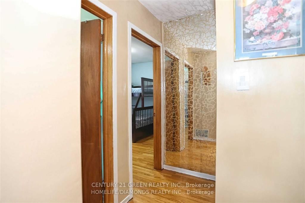 Detached House for sale at 35 York Street, Mississauga, Ontario, L4T 3M4 - Malton - MLS: W12674522