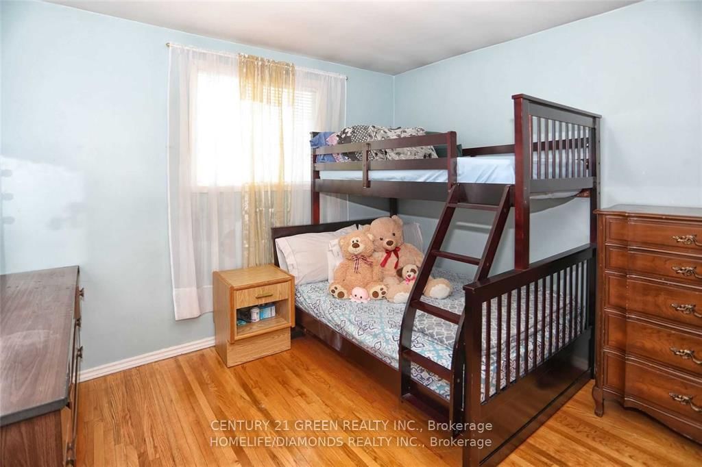 Detached House for sale at 35 York Street, Mississauga, Ontario, L4T 3M4 - Malton - MLS: W12674522