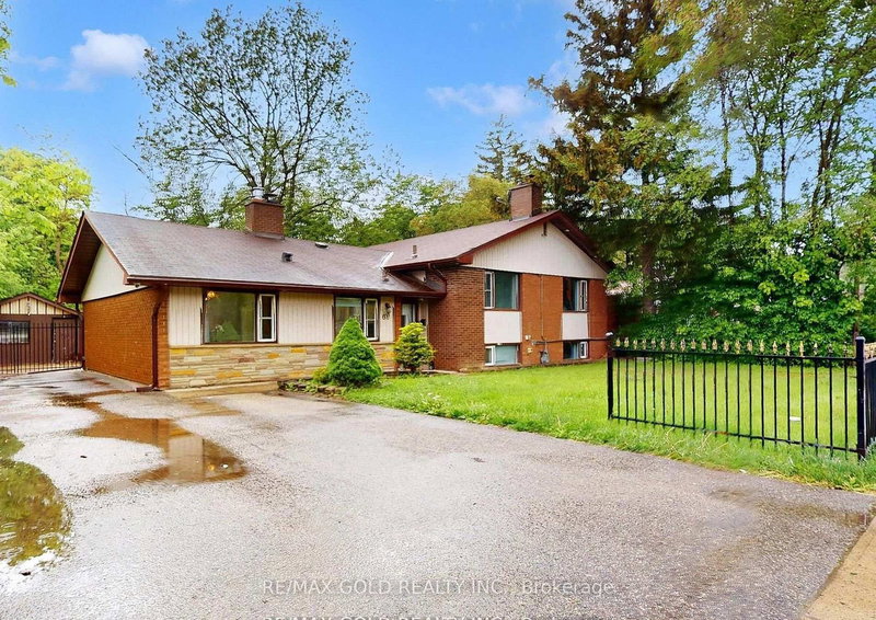 61 Centre St N, Brampton, L6V 1T1 | Image 2