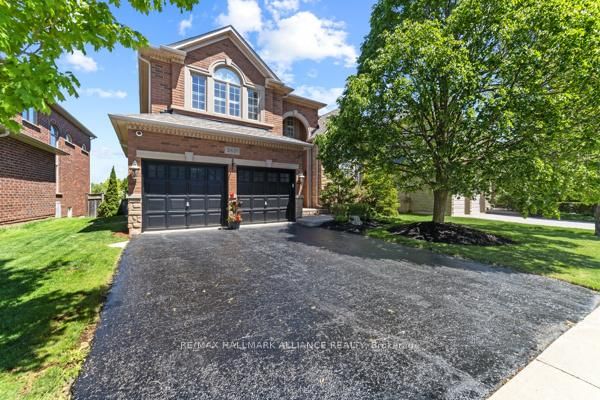 2431 Meadowridge Dr W, Oakville, L6H 7R3 | Image 2