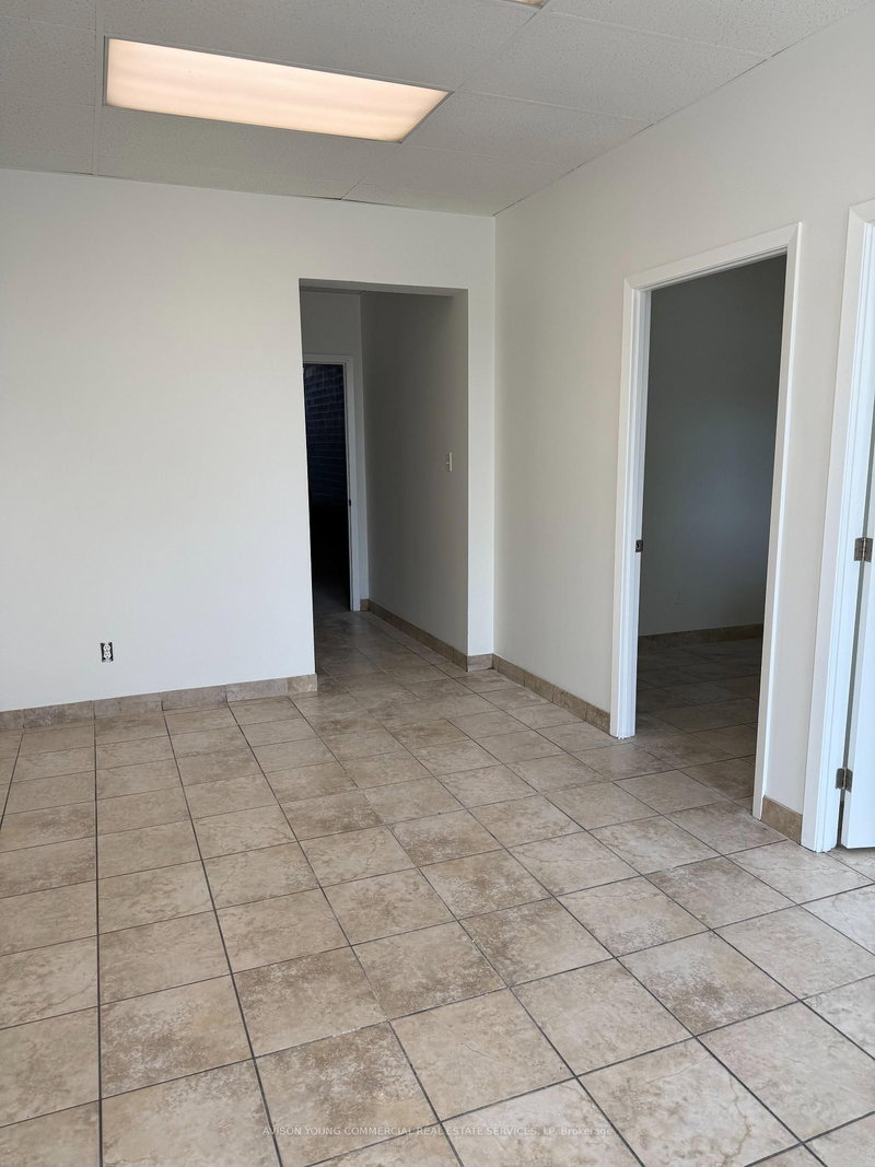 7 - 3171 Lenworth Dr, Mississauga, L4X 2G6 | Image 2