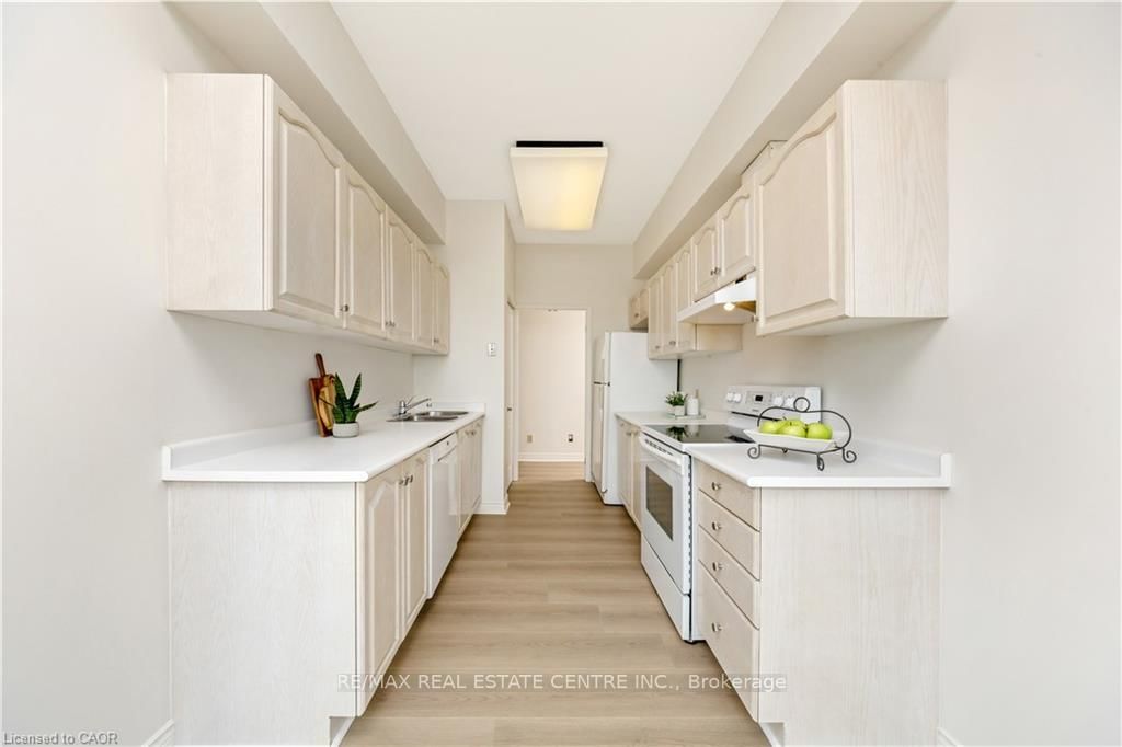 Condo for sale at SS01-100 Millside Drive, Milton, Ontario, L9T 5E2 - Old Milton - MLS: W12676070