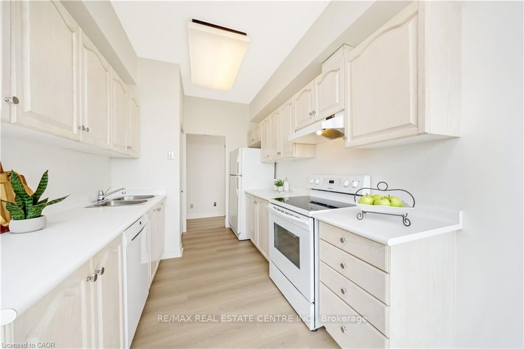 Condo for sale at SS01-100 Millside Drive, Milton, Ontario, L9T 5E2 - Old Milton - MLS: W12676070