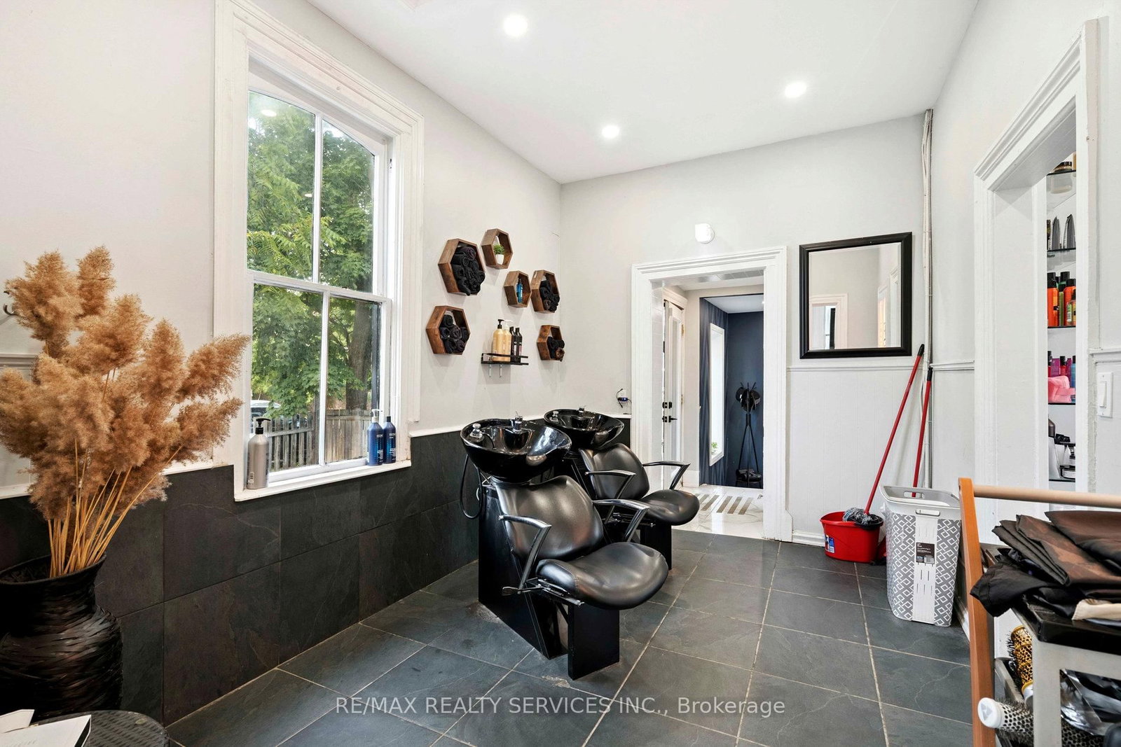 127 Queen Street W - Photo 10