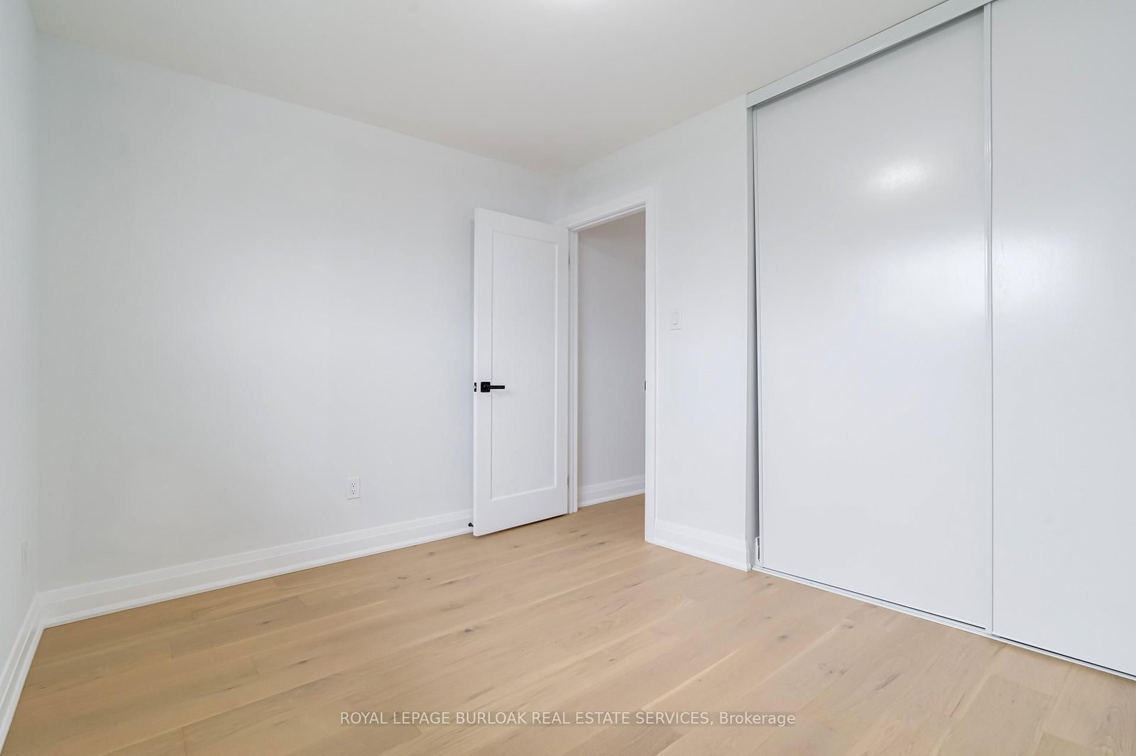 Townhouse for sale at 4-5475 Lakeshore Road, Burlington, Ontario, L7L 1E1 - Appleby - MLS: W12676898