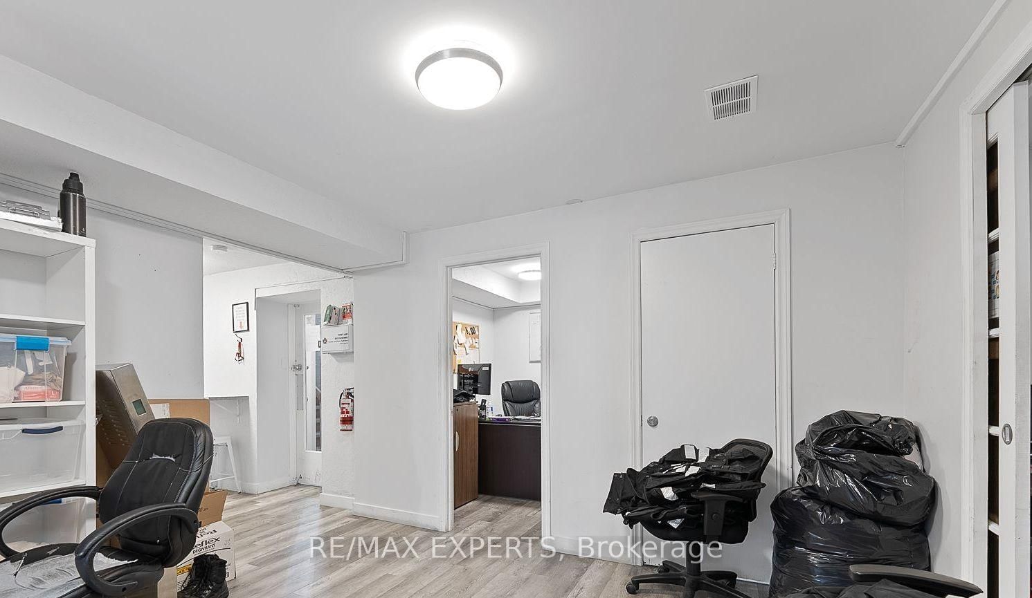 20 Stavebank Road, Unit 100 - Photo 16