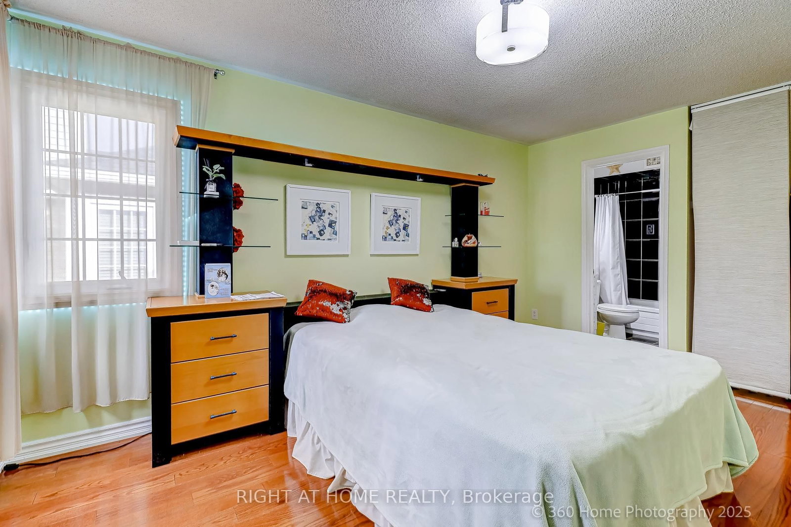 Townhouse for sale at 32 Heathcliffe Square, Brampton, Ontario, L6S 5P7 - Central Park - MLS: W12678360