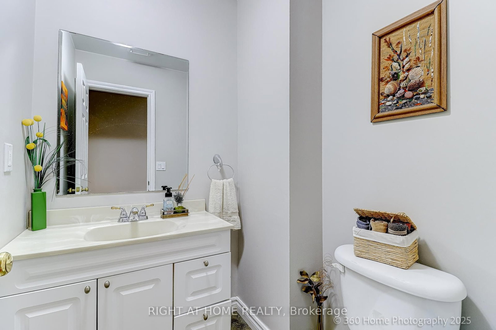 Townhouse for sale at 32 Heathcliffe Square, Brampton, Ontario, L6S 5P7 - Central Park - MLS: W12678360