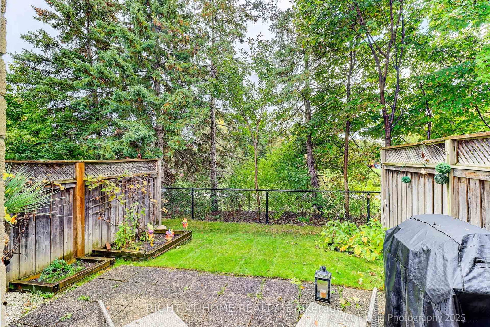 Townhouse for sale at 32 Heathcliffe Square, Brampton, Ontario, L6S 5P7 - Central Park - MLS: W12678360