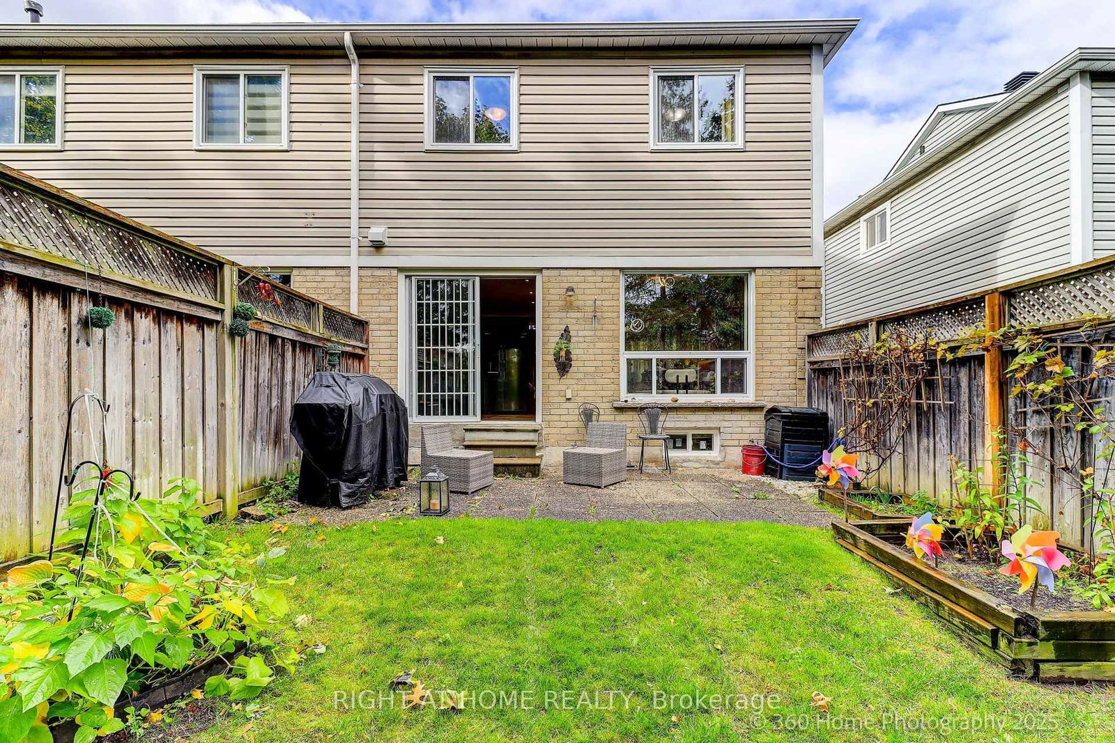 Townhouse for sale at 32 Heathcliffe Square, Brampton, Ontario, L6S 5P7 - Central Park - MLS: W12678360