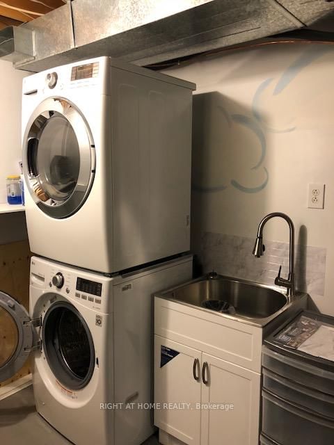 Townhouse for sale at 32 Heathcliffe Square, Brampton, Ontario, L6S 5P7 - Central Park - MLS: W12678360