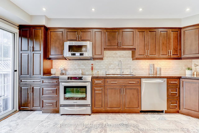 32 Heathcliffe Square