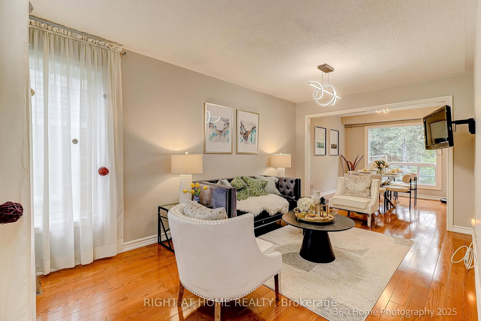 Townhouse for sale at 32 Heathcliffe Square, Brampton, Ontario, L6S 5P7 - Central Park - MLS: W12678360