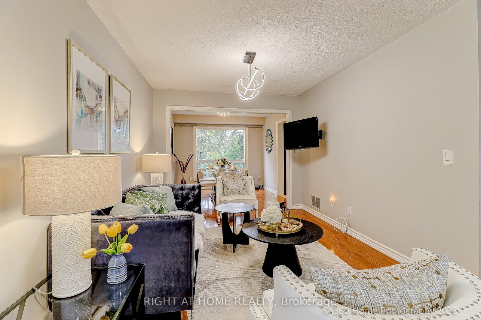 Townhouse for sale at 32 Heathcliffe Square, Brampton, Ontario, L6S 5P7 - Central Park - MLS: W12678360