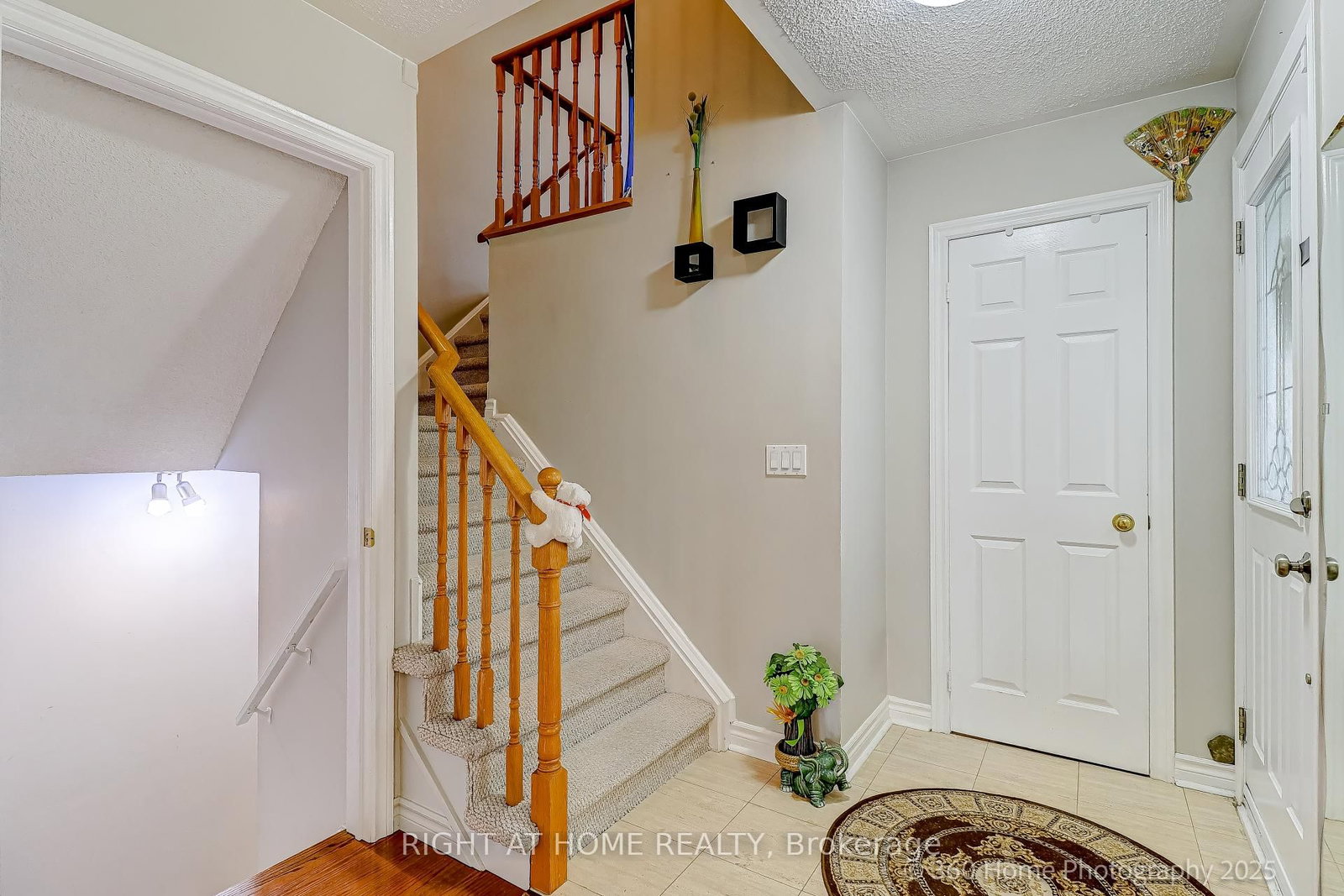 Townhouse for sale at 32 Heathcliffe Square, Brampton, Ontario, L6S 5P7 - Central Park - MLS: W12678360