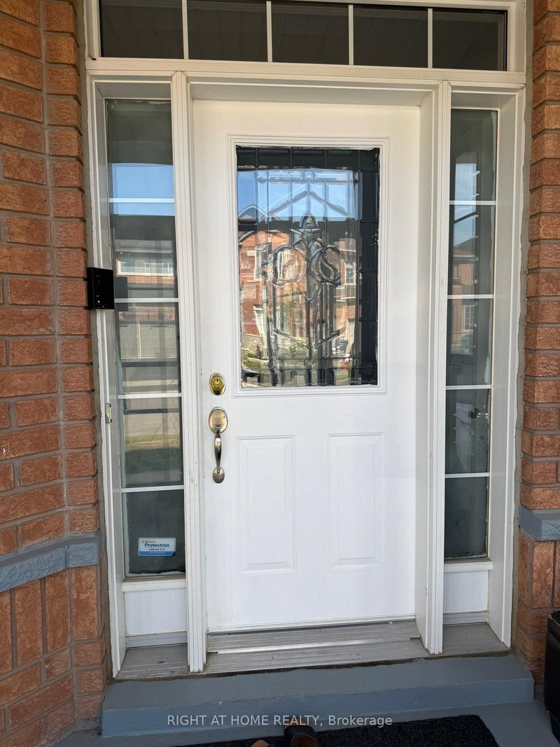 29 Laurentide Cres, Brampton, L6P 1Y3 | Image 2