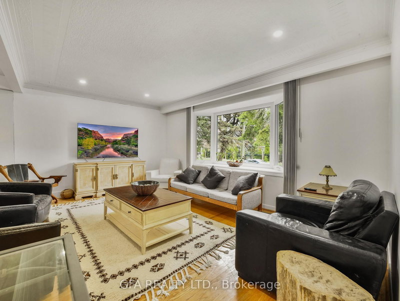 1169 Cynthia Lane, Oakville, L6J 2W2 | Image 3