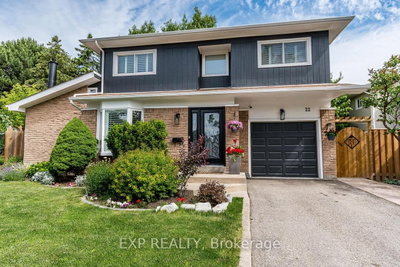 22 Pierpont Mississauga,ON L5N 5V1 — Photo 1