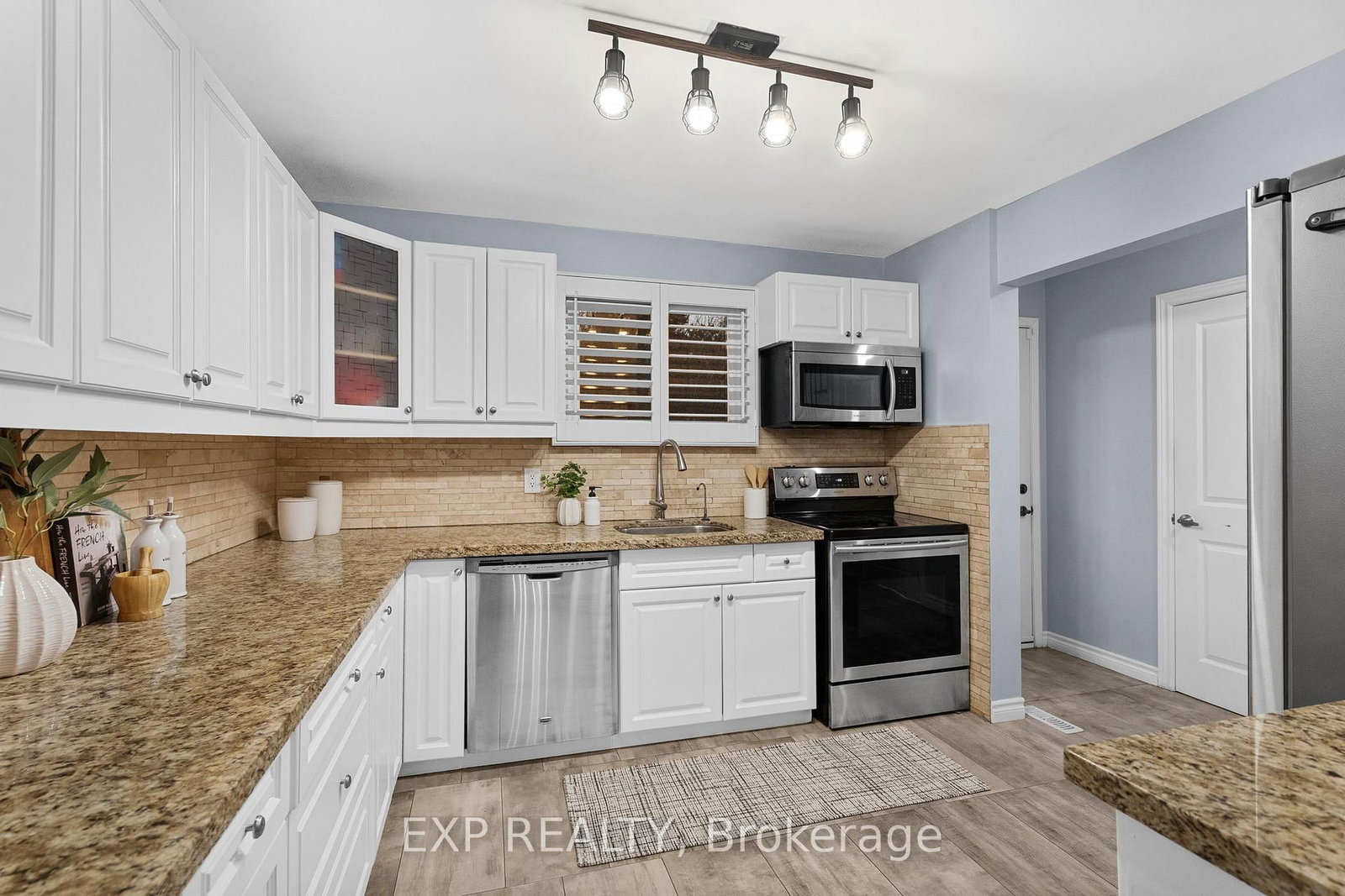 22 Pierpont Mississauga,ON L5N 5V1 — Photo 11