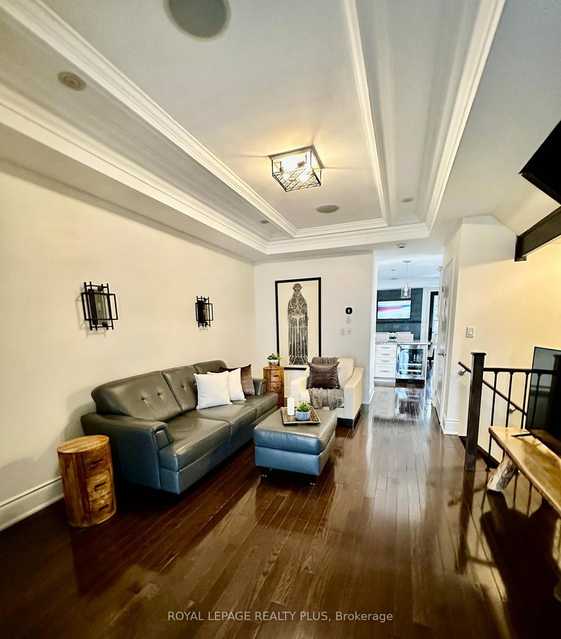 142 Rebecca St, Oakville, L6K 1J5 | Image 2