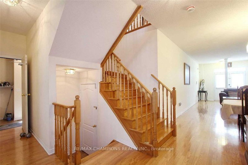 45 Iceberg Tr, Brampton, L6R 0J7 | Image 3