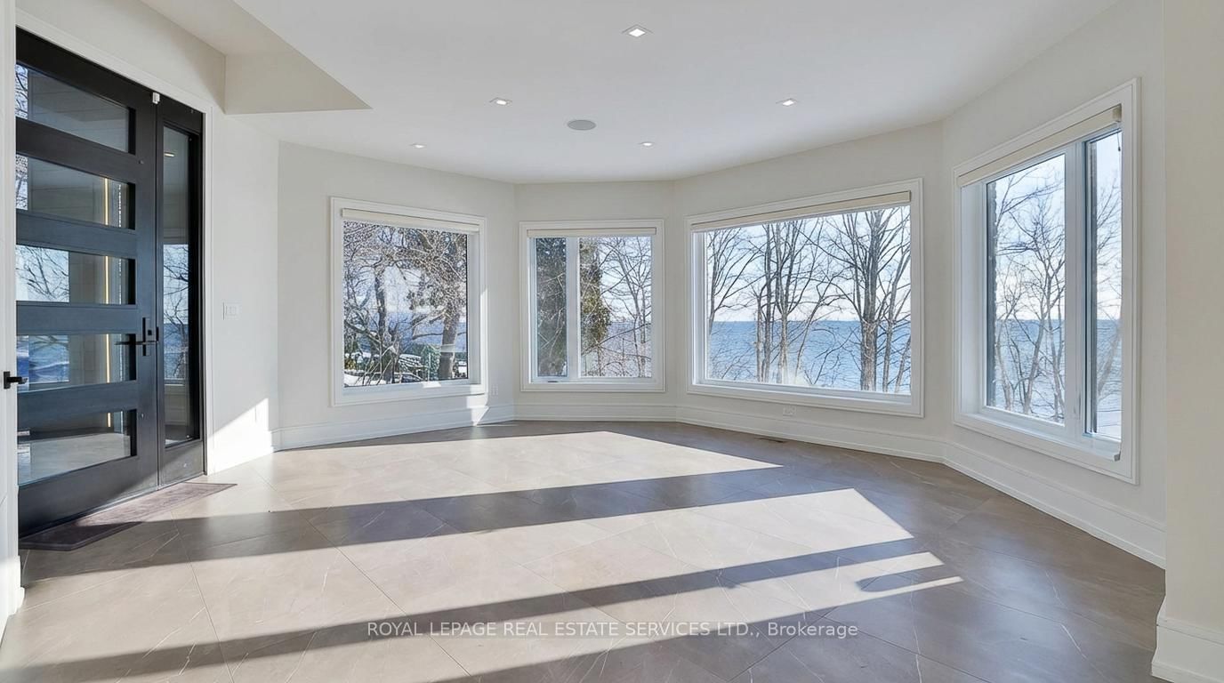 Detached House for sale at 100 Appleby Place, Burlington, Ontario, L7L 2X1 - Appleby - MLS: W12680286