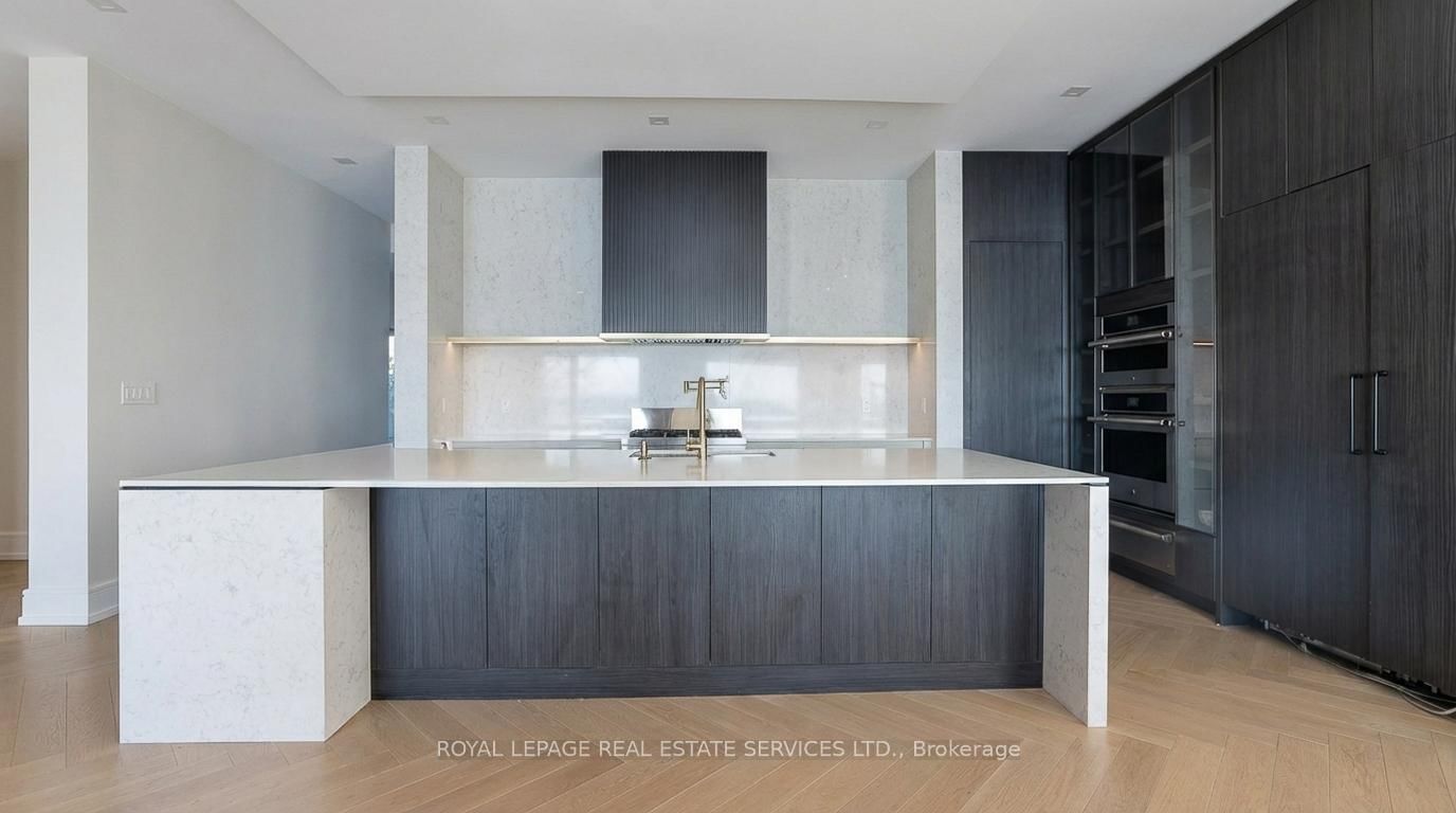 Detached House for sale at 100 Appleby Place, Burlington, Ontario, L7L 2X1 - Appleby - MLS: W12680286