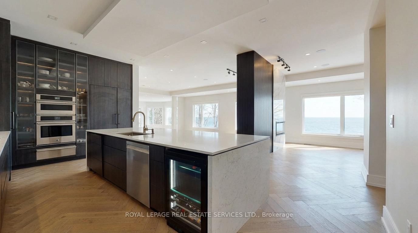 Detached House for sale at 100 Appleby Place, Burlington, Ontario, L7L 2X1 - Appleby - MLS: W12680286