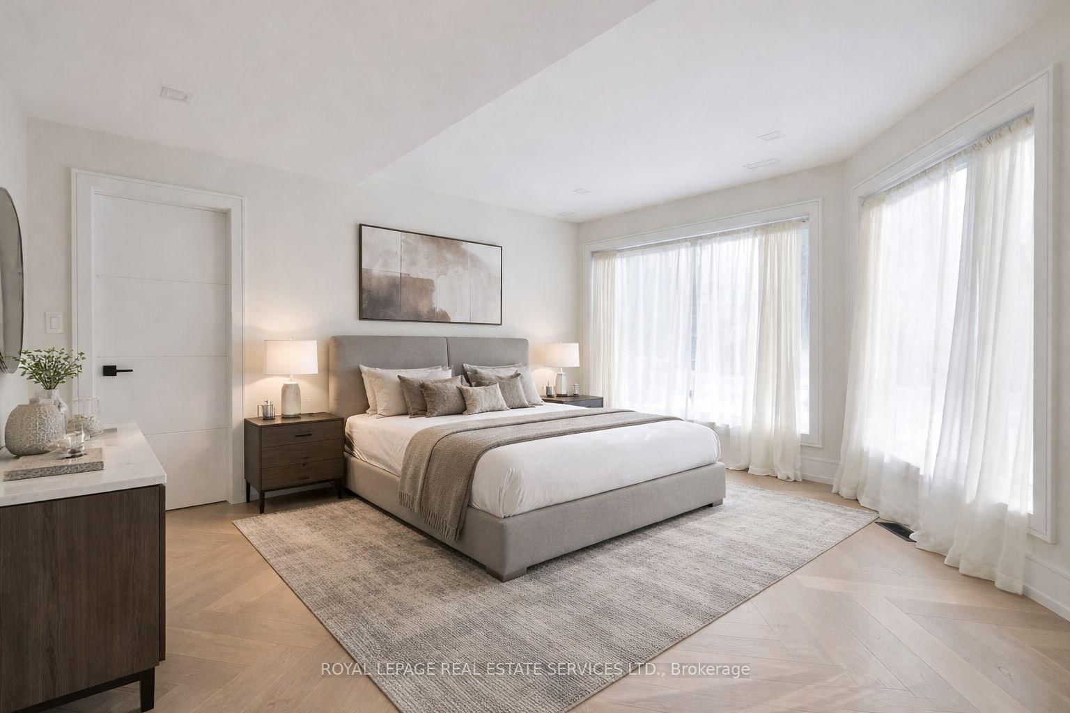 Detached House for sale at 100 Appleby Place, Burlington, Ontario, L7L 2X1 - Appleby - MLS: W12680286