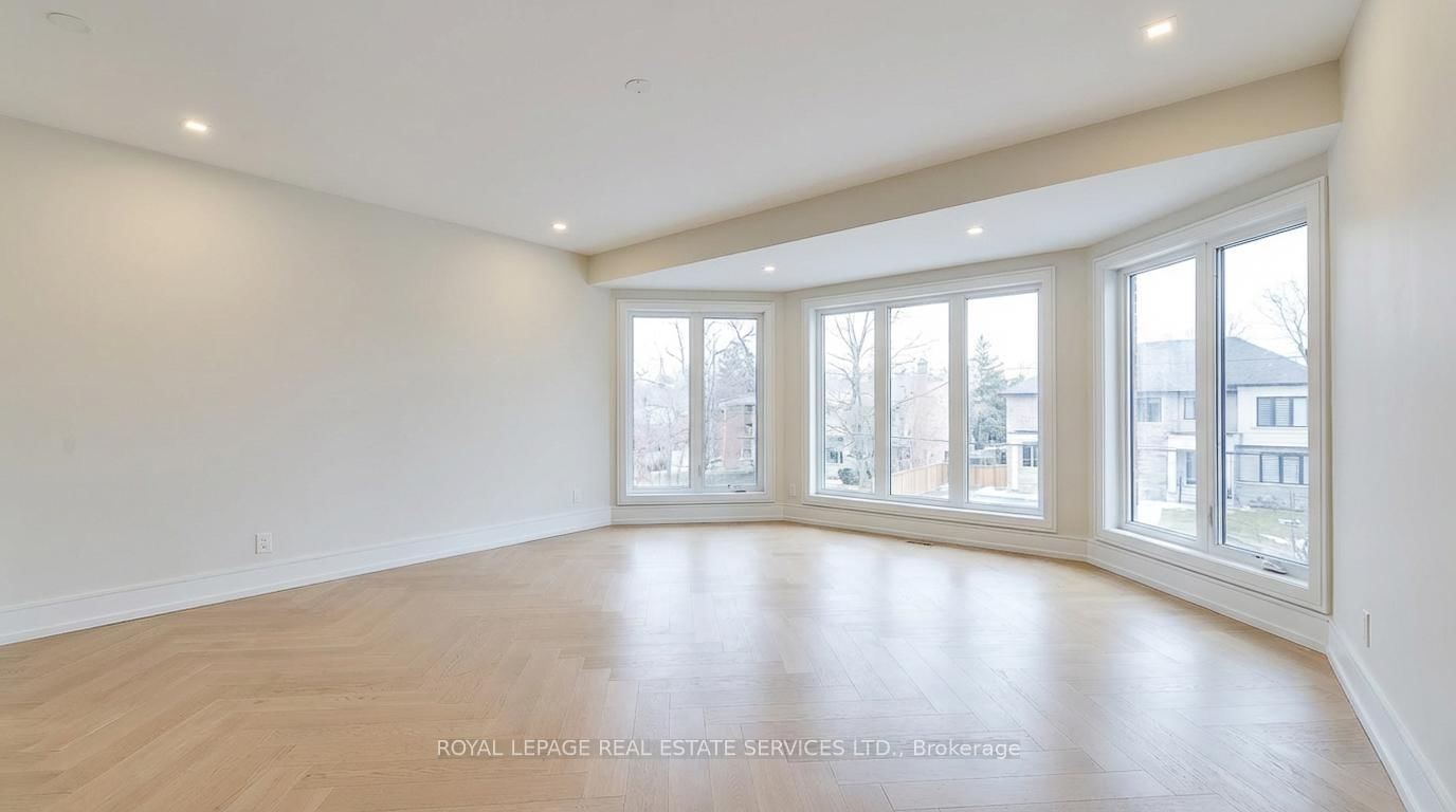 Detached House for sale at 100 Appleby Place, Burlington, Ontario, L7L 2X1 - Appleby - MLS: W12680286