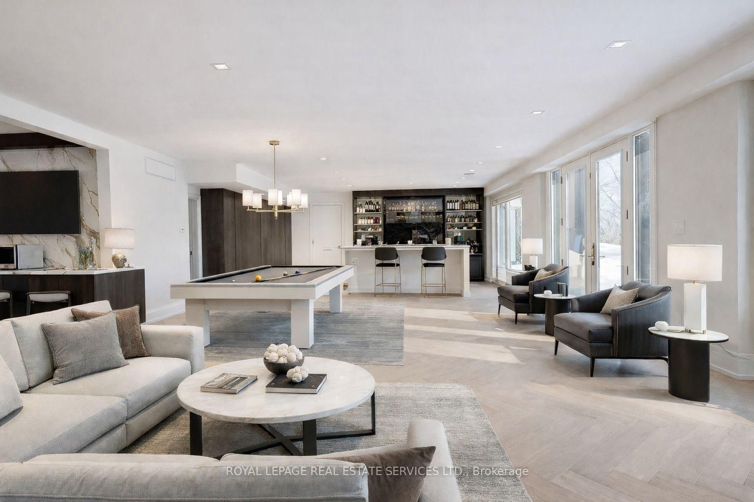 Detached House for sale at 100 Appleby Place, Burlington, Ontario, L7L 2X1 - Appleby - MLS: W12680286