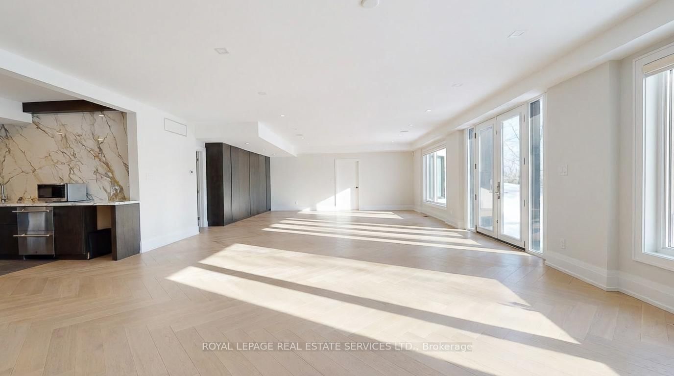 Detached House for sale at 100 Appleby Place, Burlington, Ontario, L7L 2X1 - Appleby - MLS: W12680286