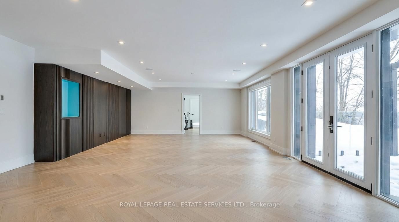 Detached House for sale at 100 Appleby Place, Burlington, Ontario, L7L 2X1 - Appleby - MLS: W12680286