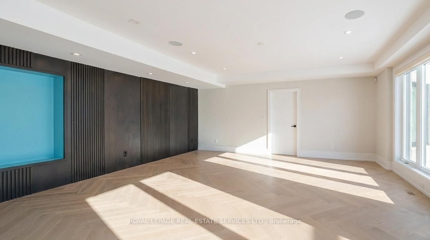 Detached House for sale at 100 Appleby Place, Burlington, Ontario, L7L 2X1 - Appleby - MLS: W12680286