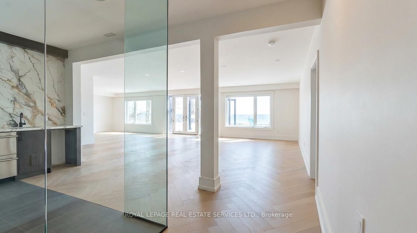 Detached House for sale at 100 Appleby Place, Burlington, Ontario, L7L 2X1 - Appleby - MLS: W12680286