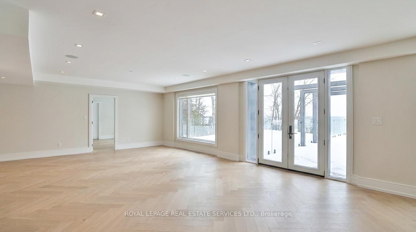 Detached House for sale at 100 Appleby Place, Burlington, Ontario, L7L 2X1 - Appleby - MLS: W12680286