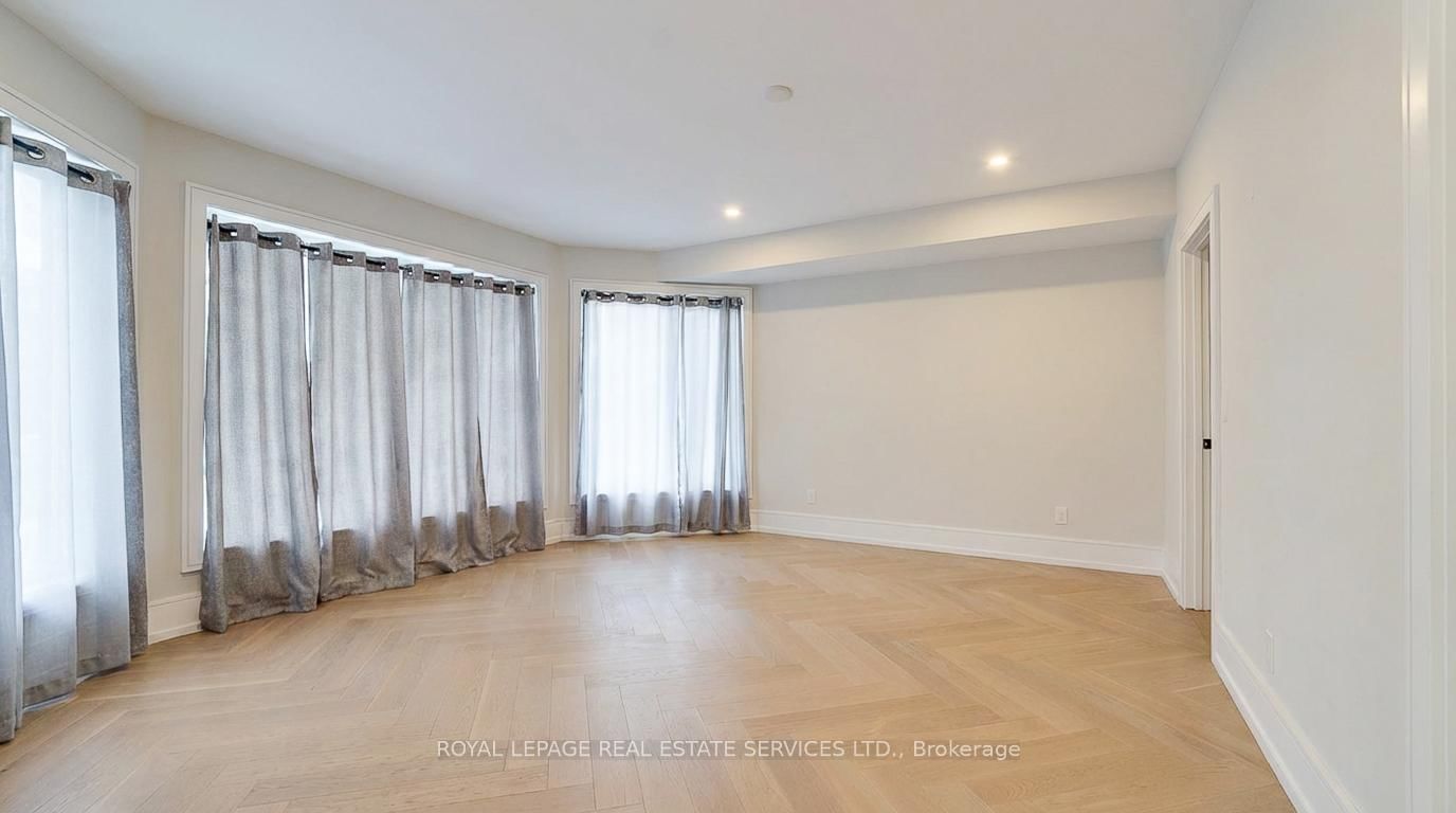 Detached House for sale at 100 Appleby Place, Burlington, Ontario, L7L 2X1 - Appleby - MLS: W12680286