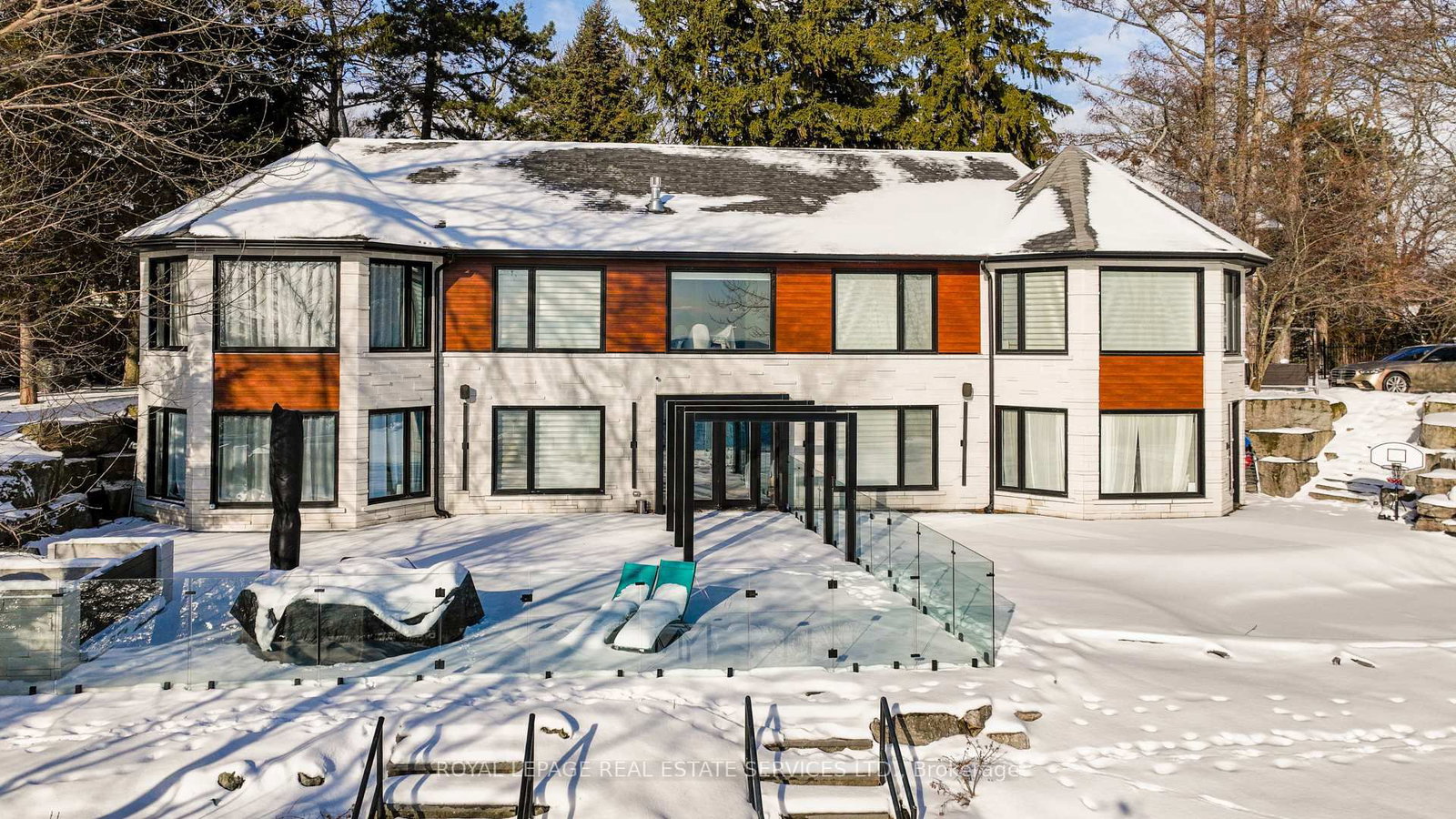 Detached House for sale at 100 Appleby Place, Burlington, Ontario, L7L 2X1 - Appleby - MLS: W12680286