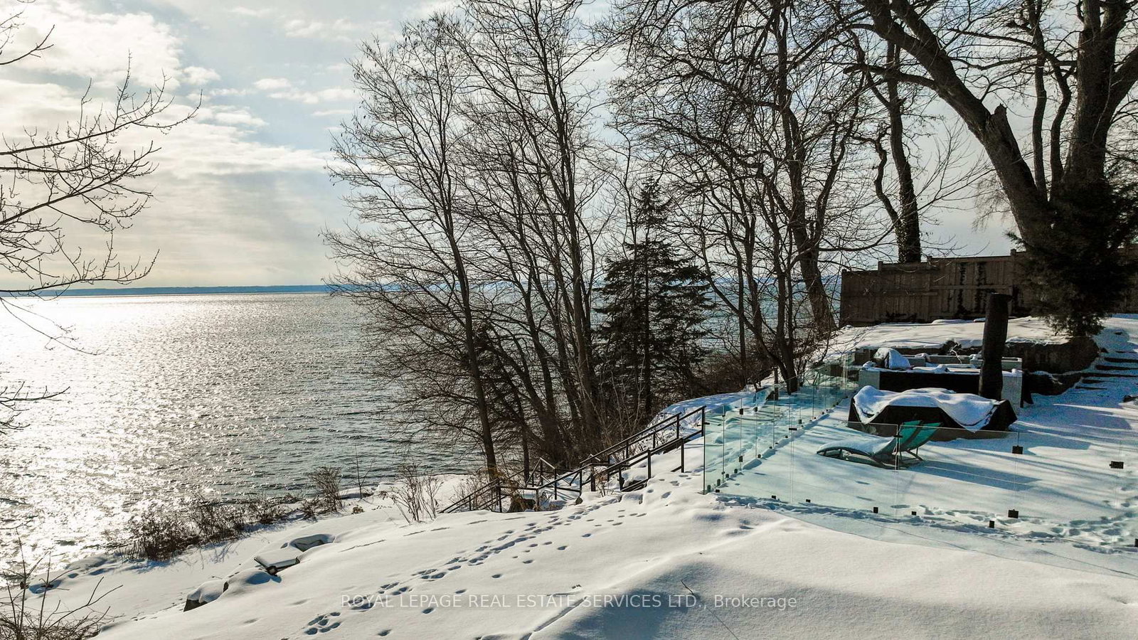 Detached House for sale at 100 Appleby Place, Burlington, Ontario, L7L 2X1 - Appleby - MLS: W12680286