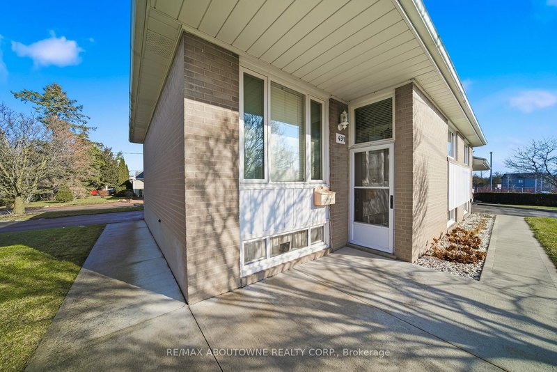 491 Warminster Dr, Oakville, L6L 4N4 | Image 3